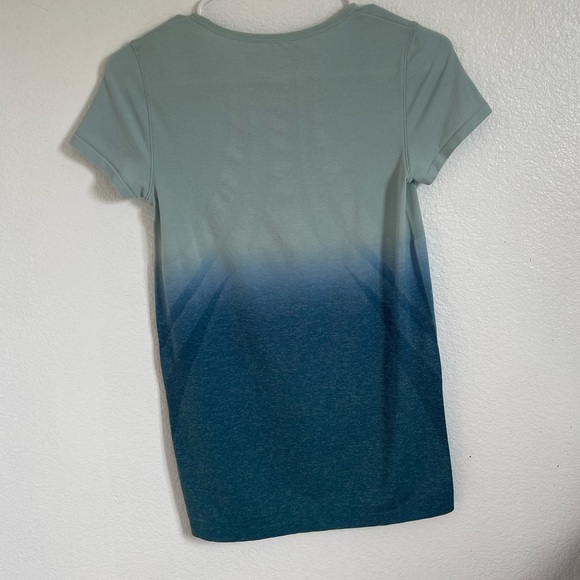 The North Face athletic shirt - Picture 2 of 3